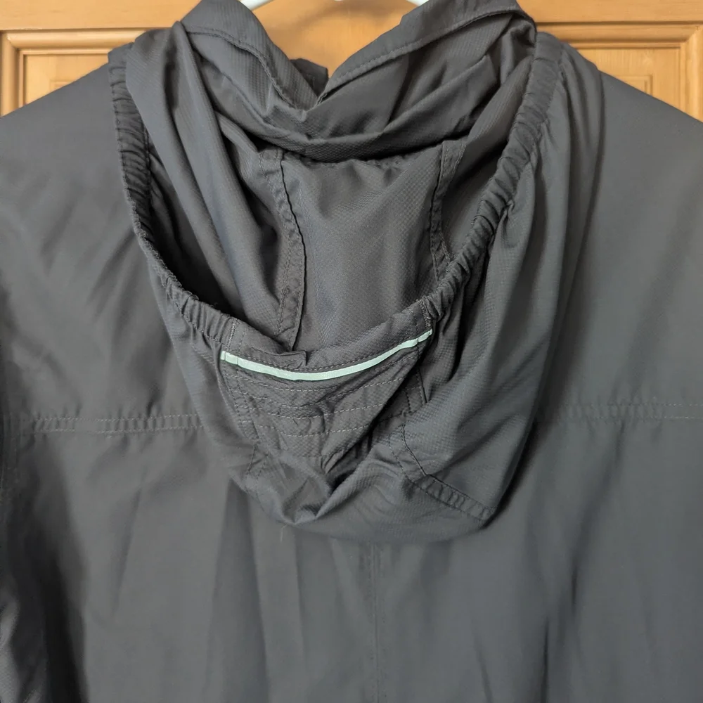 Patagonia Black Hooded Jacket - Picture 4 of 8